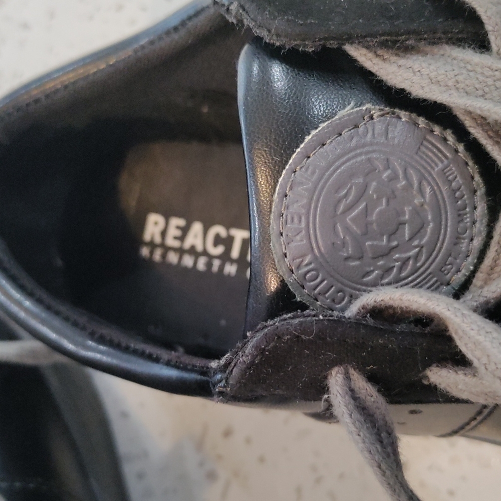 Reaction Kenneth Cole Boys shoes - Size 12 (Black/Gray) - Picture 6 of 7